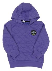 Fialová prešívaná mikina s nášivkou a kapucňou