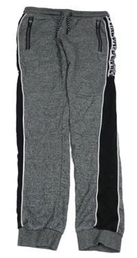 Sivo-čierne melírované tepláky s pruhmi a nápismi C&A