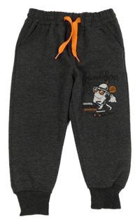 Tmavošedé tepláky s potiskem 