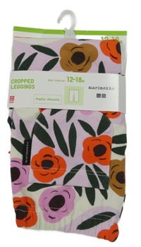 Nové - Bílo-barevné květované capri legíny 