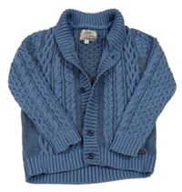 Modrý prepínaci sveter so vzorom