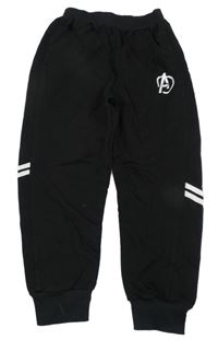 Čierne crop tepláky s výšivkou