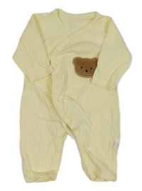 Žlutý žebrovaný overal s medvědem