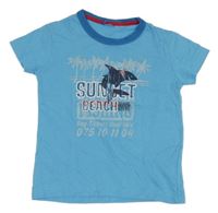 Modré tričko so žralokom a palmami