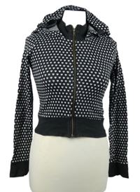 Dámský černo-bílý srdíčkovaný propínací svetr s kapucí Bershka