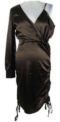 Dámske hnedé saténové asymetrické šaty so stahováním PrettyLittle Thing