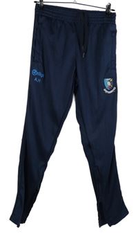 Pánske tmavomodré futbalové tepláky s erbem Reilys