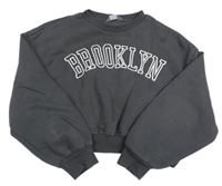 Tmavosivá crop mikina s nápisom Primark