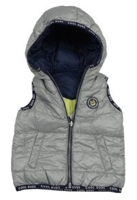 Šedá melírovaná šusťáková zateplená oboustranná vesta s kapucí C&A