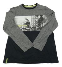 Šedo-bílo-černé triko s obrázkem C&A