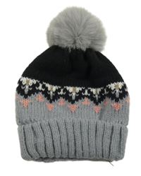 Šedo-černá zateplená čepice se vzorem a bambulí