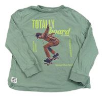 Khaki tričko so skateboardistou M&S