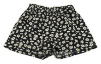 Čierne kvetované kraťasy