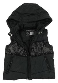 Čierna šušťáková prešívaná zateplená vesta s kapucňou Matalan