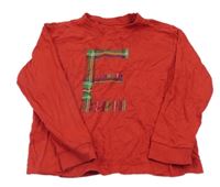 Červené triko s písmenem