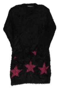 Čierne chlpaté svetrové šaty s hviezdami