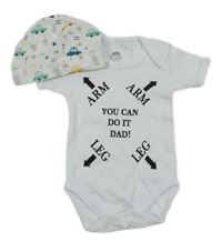 2set - Biele body s nápisem + smotanová čapica s autami