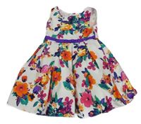 Bielo-fialovo-farebné kvetované šaty s opaskom