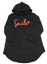 Čierne teplákové šaty s nápisom a kapucňou