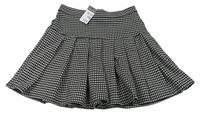 Čierno-biela vzorovaná skladaná sukňa PRIMARK