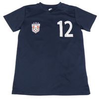 Tmavomodrý fotbalový dres se znakem a číslem 