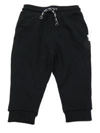 Černé tepláky George