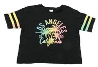 Čierne crop tričko s farebným potlačou a pruhy na rukávech C&A