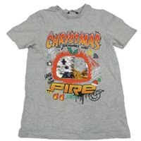 Sivé tričko s nápismi a pudinkem z flitrů George