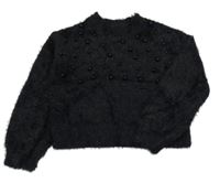 Čierny chlpatý crop sveter s černými perlami Dunnes Stores