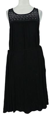 Dámske čierne šaty s čipkou s provázkem v pase Esmara