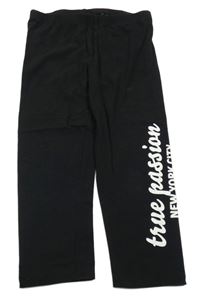 Čierne capri legíny s bielymi nápisy Page one young