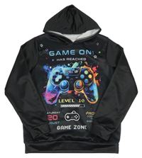 Čierna mikina s ovladačem a kapucňou