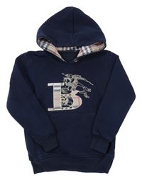 Tmavomodrá mikina s písmenem a kapucňou