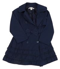 Tmavomodrý šusťákový jarní kabát s volánky a páskem