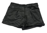 Černé koženkové kraťasy 