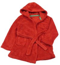 Červený chlupatý župan s kapucí