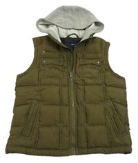 Tmavokhaki prešívaná šušťáková zateplená vesta s kapucňou GAP