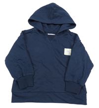 Tmavomodrá mikina s nášivkou a kapucňou sinsay