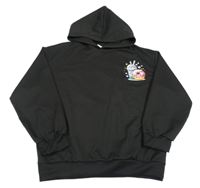 Čierna mikina s nápojem a donutem a kapucňou