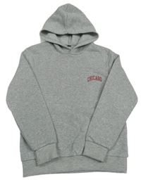 Sivá mikina s nápismi a kapucňou