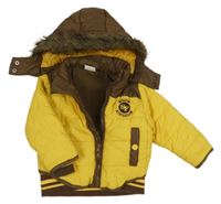 Žluto-hnědá šusťáková zimní bunda s nášivkou a kapucí 