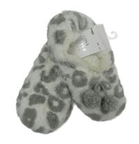 Nové - Dámske bielo-sivé vzorované kožušinové domáceé papučky Dunnes