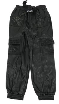 Černé koženkové cargo cuff kalhoty River Island
