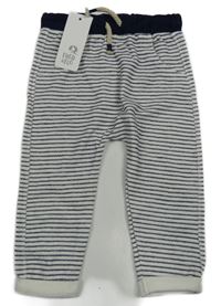 Nové - Bílo-tmavomodré pruhované tepláky F&F