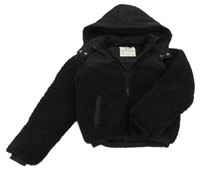 Černá huňatá zateplená bunda s šusťákem a kapucí F&F