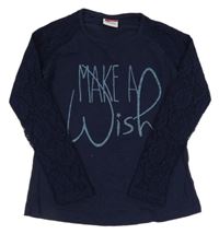 Tmavomodré triko s nápisy a krajkovými rukávy Yigga