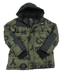 Kaki-čierna šušťáková zimná bunda s nápismi a kapucňou