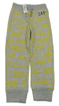 Nové - šedo-žluté vzorované tepláky s logem GAP