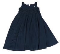 Tmavomodré plisované slavnostní šaty s 3D květy 