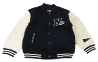 Černo-smetanový flaušovo/koženkový jarní bomber s písmenkem a míčem a pruhy H&M